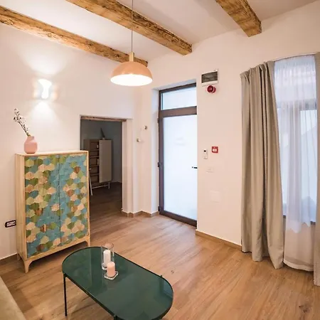 Casa Flat 1 Apartment *